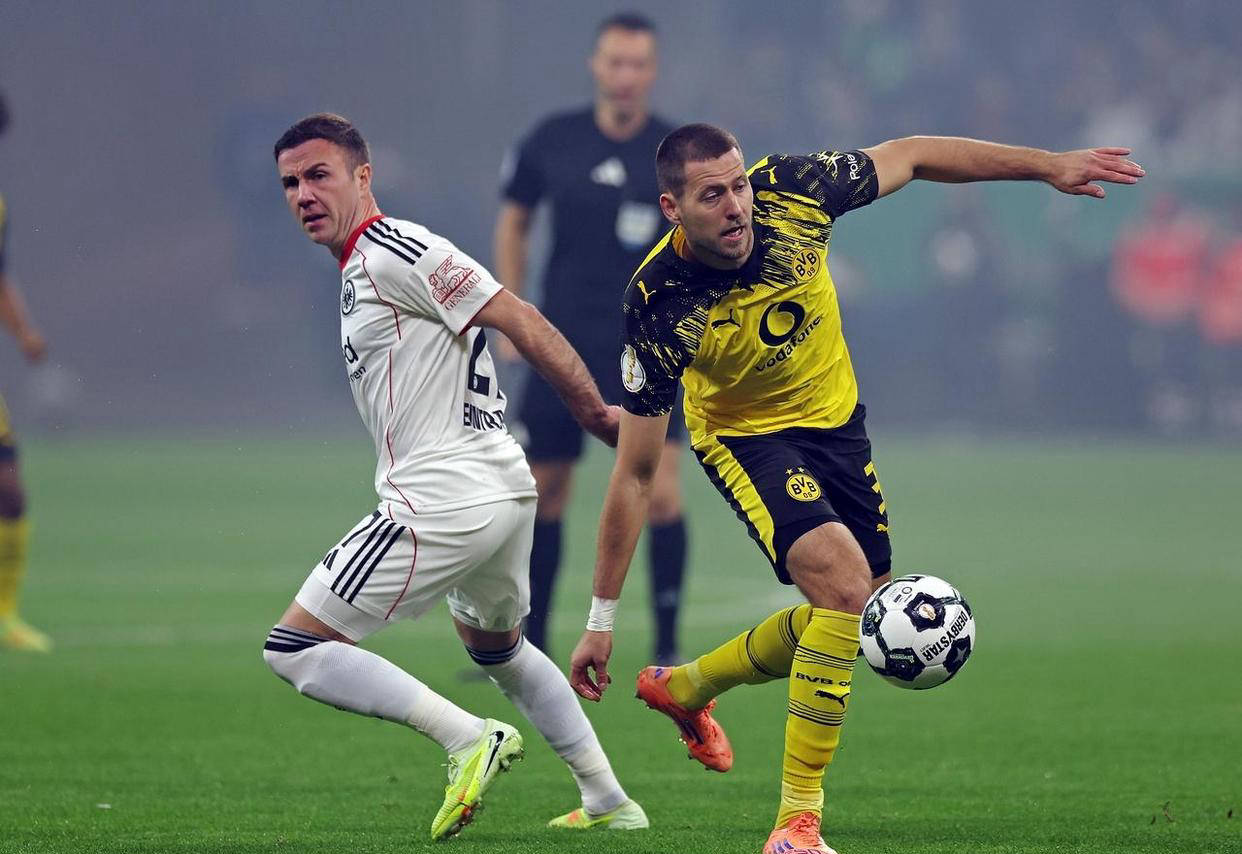 贝贝！小伞韦鲁斯狂轰五杀逆转局势 乐言队1-0宝蓝队